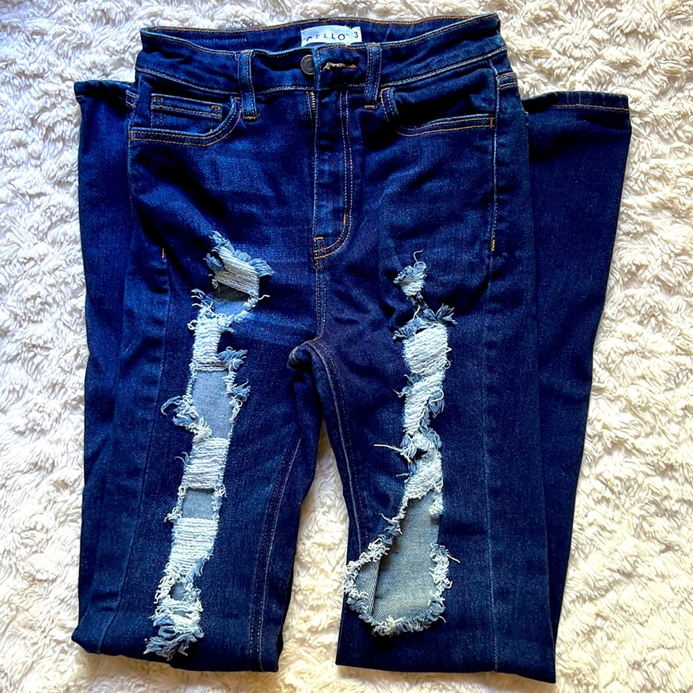 ✨CELLO SIZE 3 DARK DISTRESSED DENIM BELL BOTTOMED JEANS✨